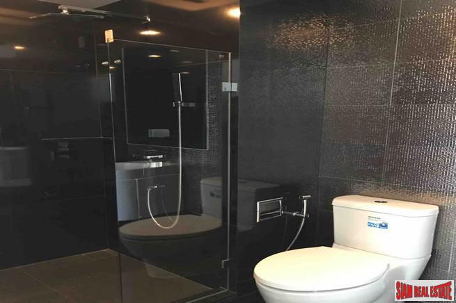 Rhythm Sukhumvit 36 | Comfortable One Bedroom Thong Lo Condo for Rent with City & Pool Views-7