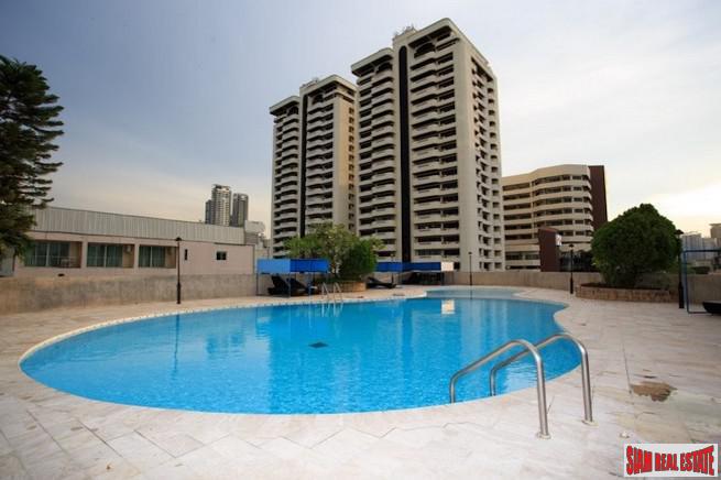 Regent on the Park 3 | Spacious and Newly Renovated Three Bedroom Condo for Sale in Phrom Phong