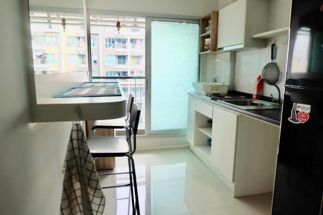 Aspire Rama 9 | Brightly Furnished One Bed Condo on 20th Floor with Closed Kitchen in Excellent Location of Rama 9-14
