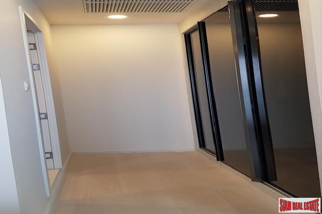 New Luxury High-Rise Newly Completed Next to BTS at Ratchayothin, Chatuchak - 1 Bed Units-13