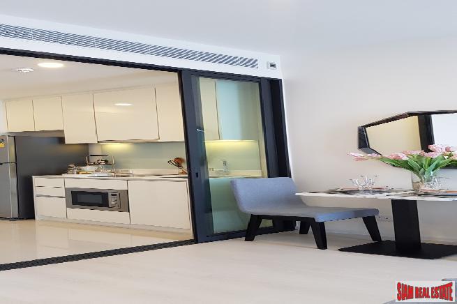 New Luxury High-Rise Newly Completed Next to BTS at Ratchayothin, Chatuchak - 1 Bed Units-19