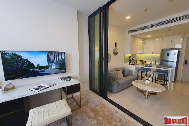 New Luxury High-Rise Newly Completed Next to BTS at Ratchayothin, Chatuchak - 2 Bed Corner Units-12