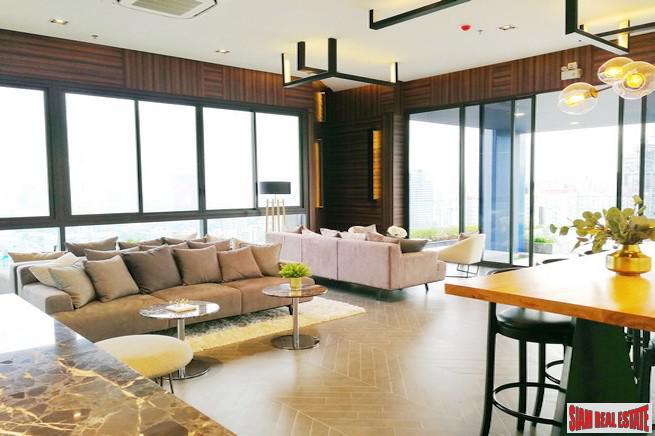 Chewathai Residence Asoke | Brightly Decorated City View Condo with Loft-style Bedroom near MRT Rama 9-16