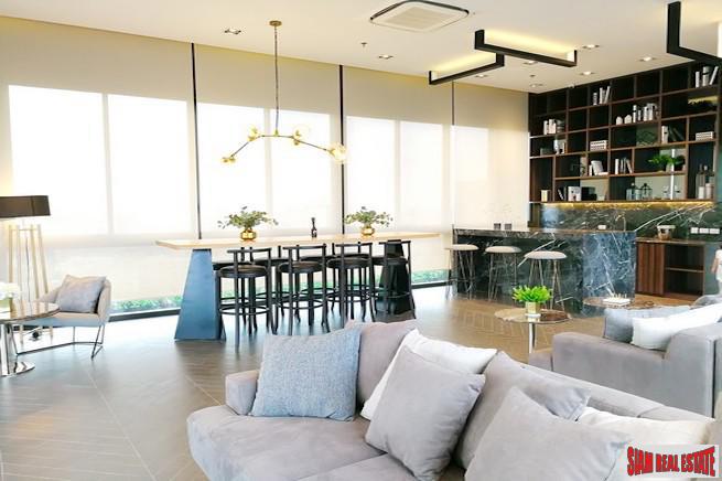 Chewathai Residence Asoke | Brightly Decorated City View Condo with Loft-style Bedroom near MRT Rama 9-17