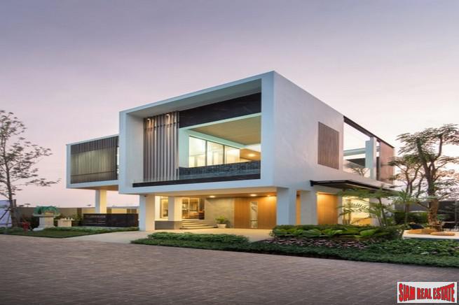 Secure Estate of Luxury Town Homes in Construction at Sukumvit 101, Phunnawithee-6