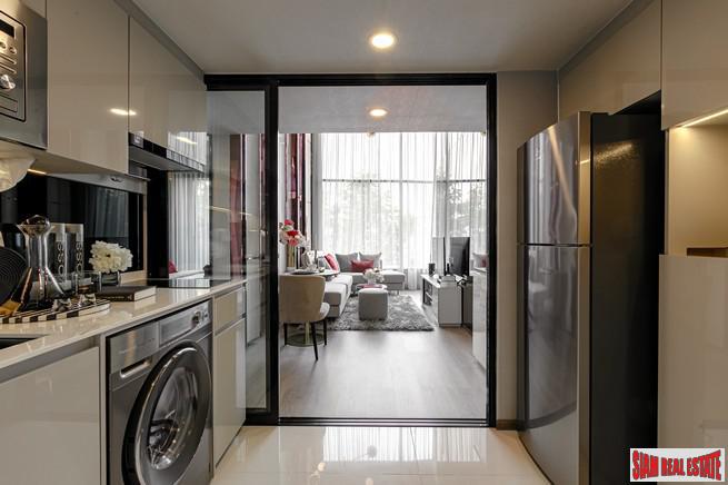 Pre-Sale of Hot New Luxury High-Rise Condo of Loft Units at the New Central Business District next to MRT Huai Khwang - 2 Bed Loft Units - Free Full Furniture and Discount!-25