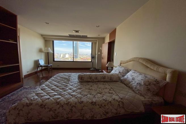 Tridhos City Marina | Superior River Views from this Three Bedroom Condo in Charoen Nakron-16