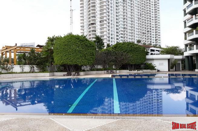 Tridhos City Marina | Superior River Views from this Three Bedroom Condo in Charoen Nakron-5
