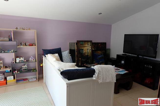 Loch Palm Cove | Large Courtyard Design Three Bedroom Pool Villa for Rent