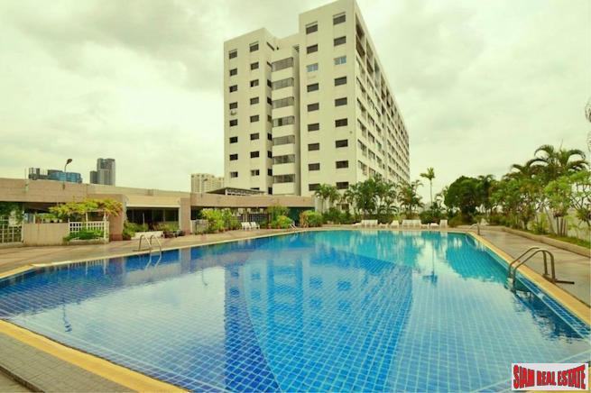 Thong Lor Tower | Spacious One Bedroom Condo for Rent in Convenient Thong Lor Location