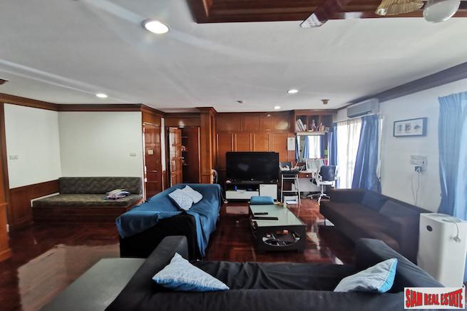 Richmond Palace | Extra Large Two Bedroom Condo for Sale in a Quiet Phrom Phong Location-14