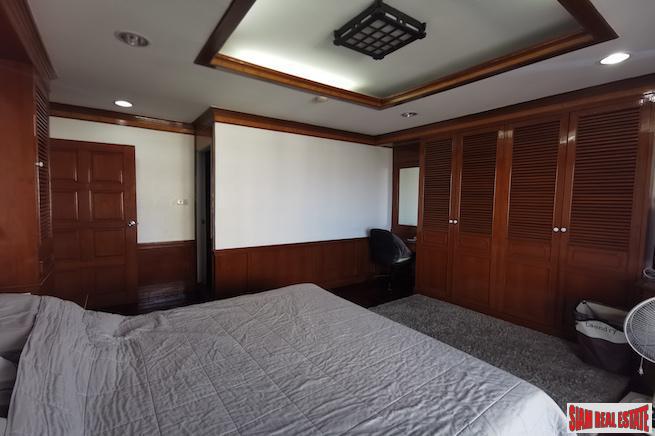 Richmond Palace | Extra Large Two Bedroom Condo for Sale in a Quiet Phrom Phong Location-5