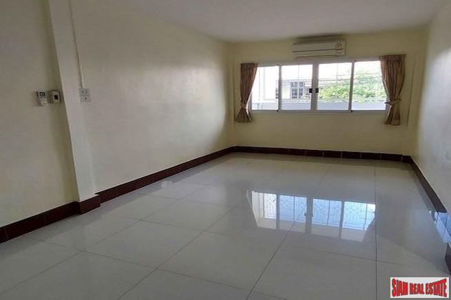 Narathiwas Rajanagarindra 24 | Two Storey Four Bedroom Townhouse for Sale in Chong Nonsi with Easy Access to 2 BTS Stations-4