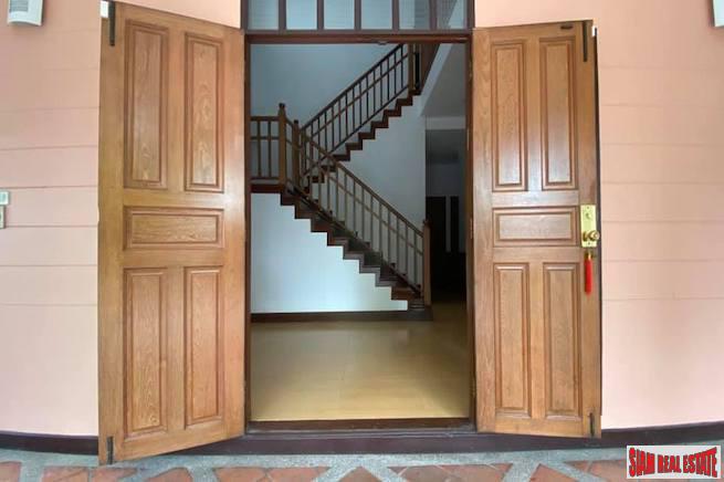 Four Bedroom Pet Friendly House for Rent Near BTS National Stadium-3