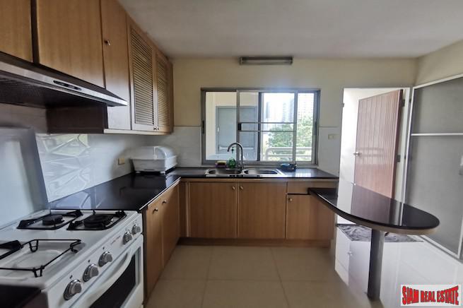 Regent on the Park 1 | Spacious Three Bedroom Condo + Maids Room + Two Balconies for Sale at Sukhumvit 26, Phrom Phong-5