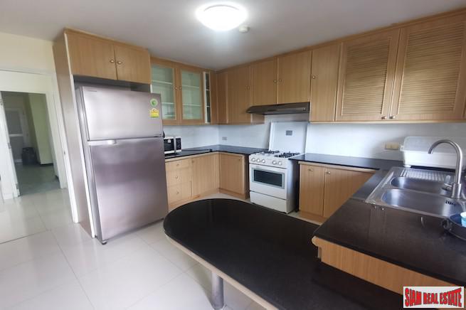Regent on the Park 1 | Spacious Three Bedroom Condo + Maids Room + Two Balconies for Sale at Sukhumvit 26, Phrom Phong-6