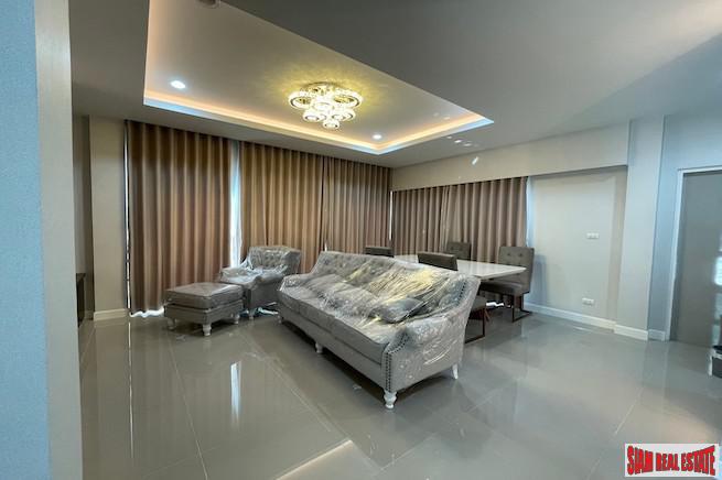 The Edition rama 9 Pattanakarn | Large Three Bedroom House with Private Plunge Pool + Extras for Rent