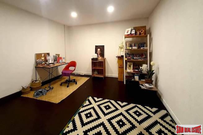 Charming Two Bedroom, Two Storey House for Rent Near BTS Chit Lom | Pet Friendly!-9