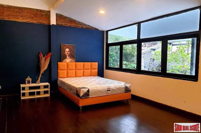 Charming Two Bedroom, Two Storey House for Rent Near BTS Chit Lom | Pet Friendly!-12