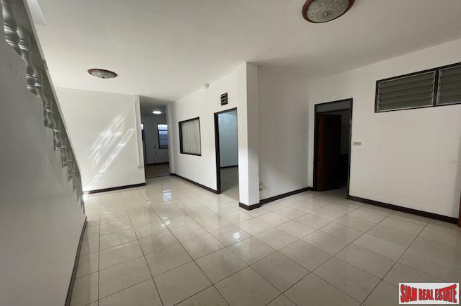 Extra Large Three Bedroom Detached House for Rent in the Heart of the City - Thong Lo-3
