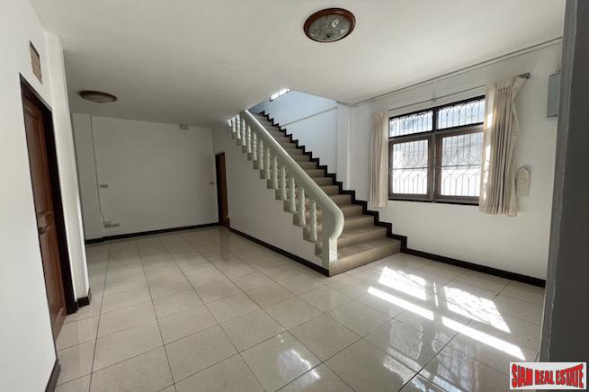 Extra Large Three Bedroom Detached House for Rent in the Heart of the City - Thong Lo-5