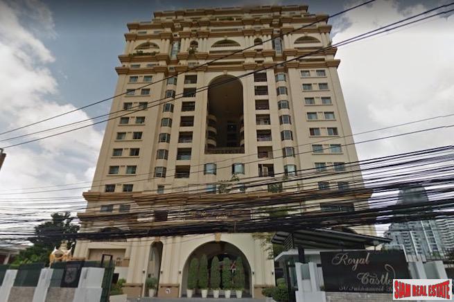 Royal Castle Sukhumvit 39 | Spacious Three Bedroom Condo with Built-in Furniture for Sale in Phrom Phong-17