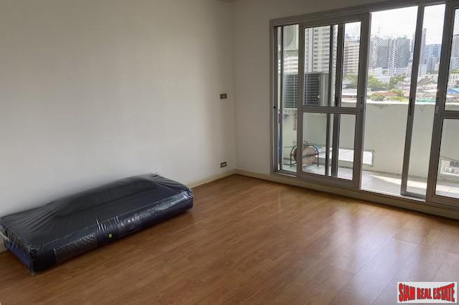 Baan Sukhumvit 36 | Large Two Bedroom Condo for Sale in Thong Lo with Unblocked City Views-19