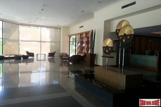 Richmond Palace Condominium | Bright & Peaceful Three Bedroom Corner Unit for Sale in Phrom Phong-23