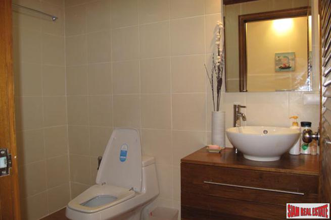 Royal Castle Pattanakarn Condominium | Large 3 Bed Condo for Sale on the 12th Floor with 270 Degree Views-18