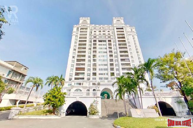 Royal Castle Pattanakarn Condominium | Large 3 Bed Condo for Sale on the 12th Floor with 270 Degree Views-24