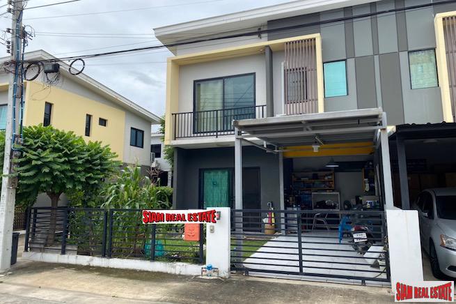The Connect 35 | Large Two Bedroom Bright & Comfortable Townhouse for Sale in Phatthanakan-0
