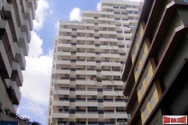 Saranjai Condominium | Impressive 3 Bedroom Sukhumvit Condo with Scenic Roof Garden-15