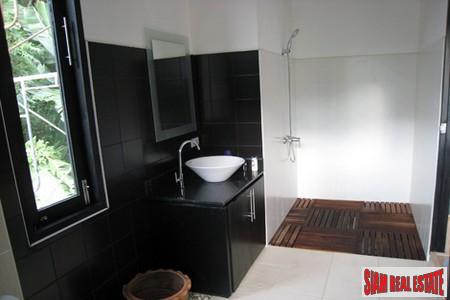 Modern Three Bedroom Pool Villa with Thai Style Guesthouse in Ao Por