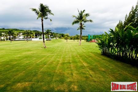 Grove Gardens Townhome | Modern Sea View 3 Bedroom Townhome on Golf Course in Cape Yamu