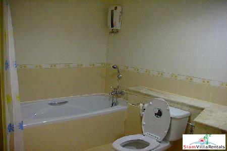 Sarin Place | Three Bedroom Luxury at an Affordable Price near SCB Park Plaza, Ratchadapisek 46-5