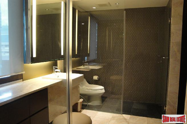RENTED Two Minutes Walk To Radjadamri BTS Station,-5