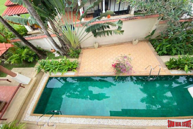 Contemporary three-bedroom villa with private pool in Laguna